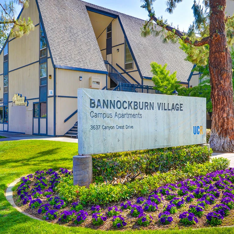 Bannockburn Village outdoor entrance sign